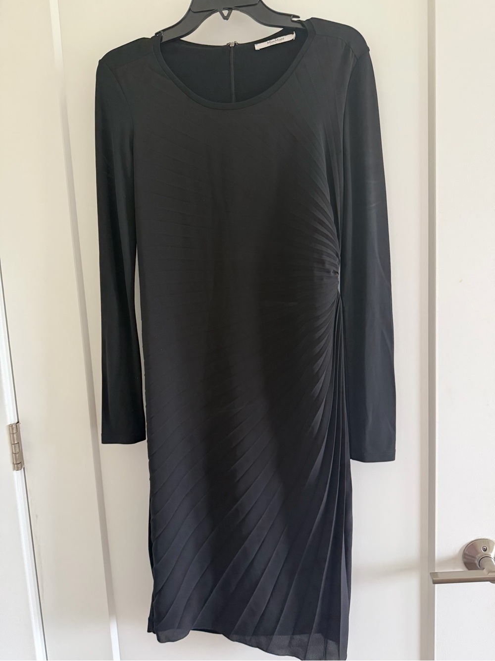 MaxMara Elegant Black Long-Sleeve Pleated Dress Size 40 (10)
